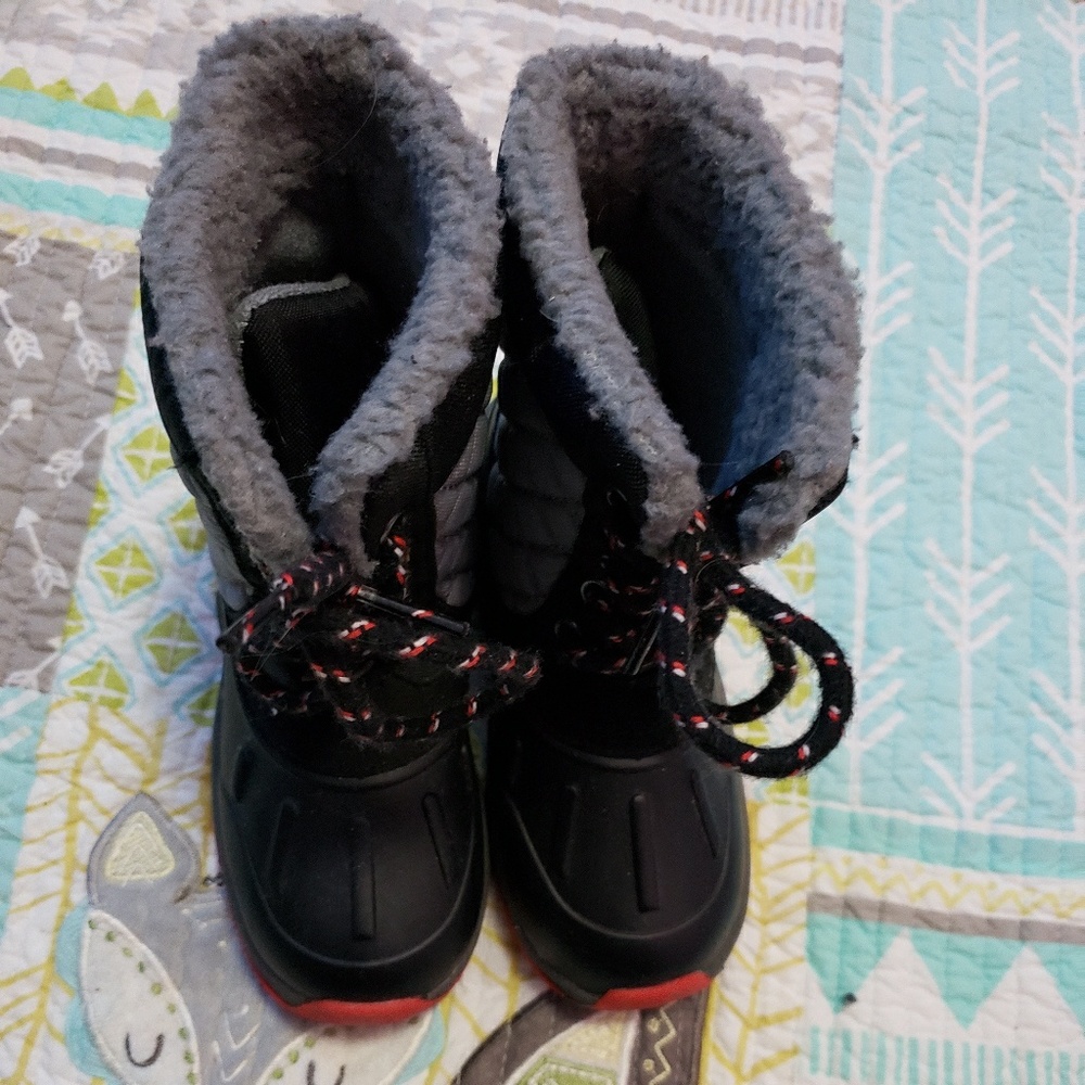 Snow boots